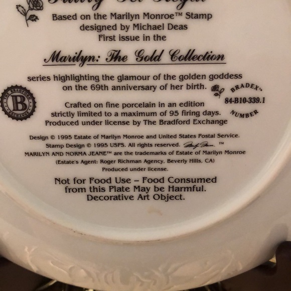 MARILYN MONROE PLATE FROM THE BRADFORD EXCHANGE - Picture 5 of 6